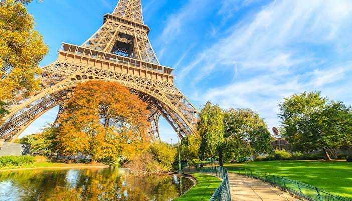 Eiffel tower garden