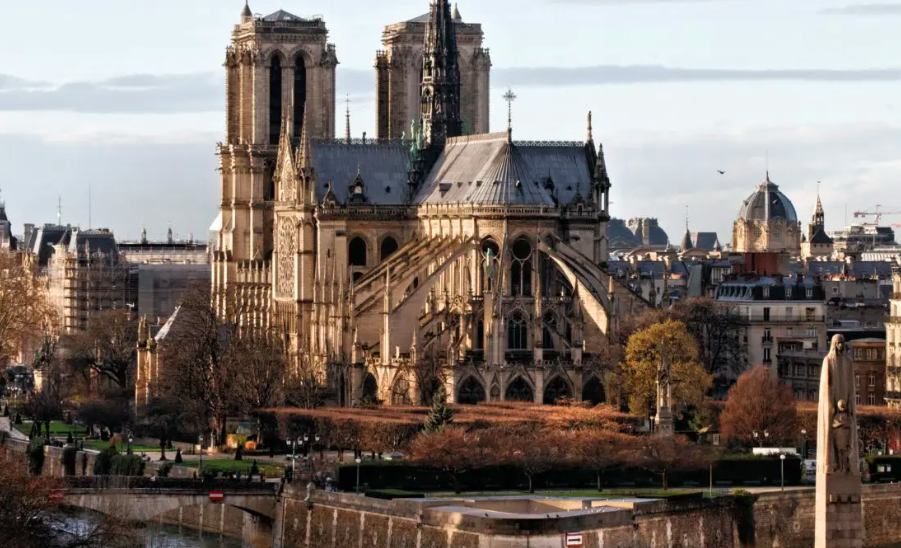 Top 5 Historical Sites You Should Visit in Paris 5 caredral 2